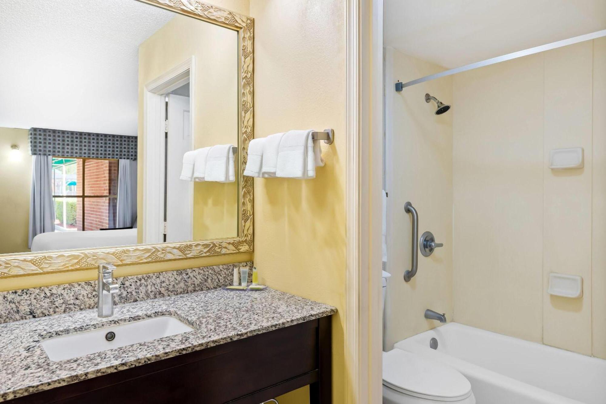 Days Inn By Wyndham Petersburg/South Fort Lee Luaran gambar